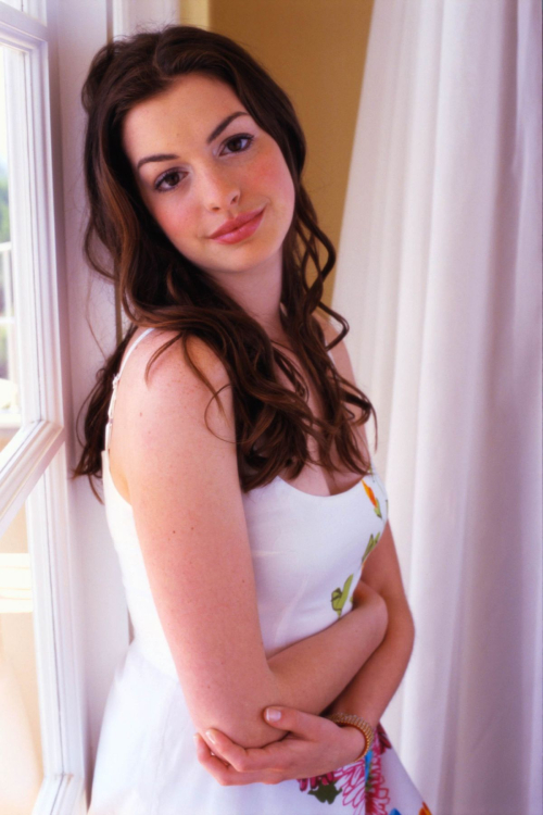Anne Hathaway photoshoot, 2001 2