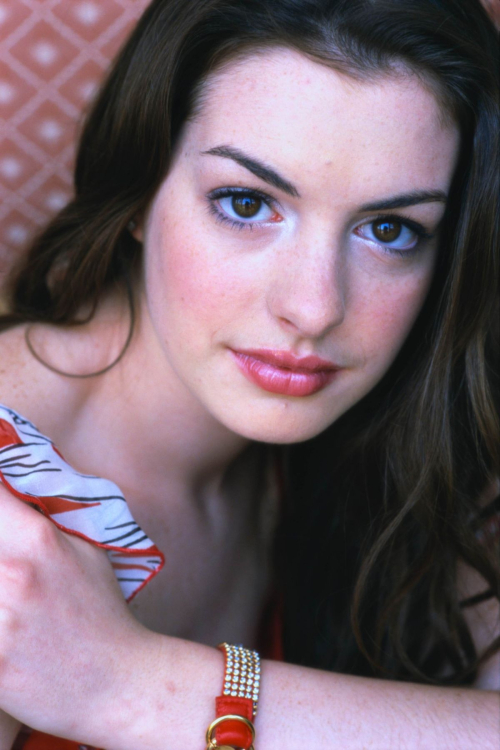 Anne Hathaway photoshoot, 2001 3