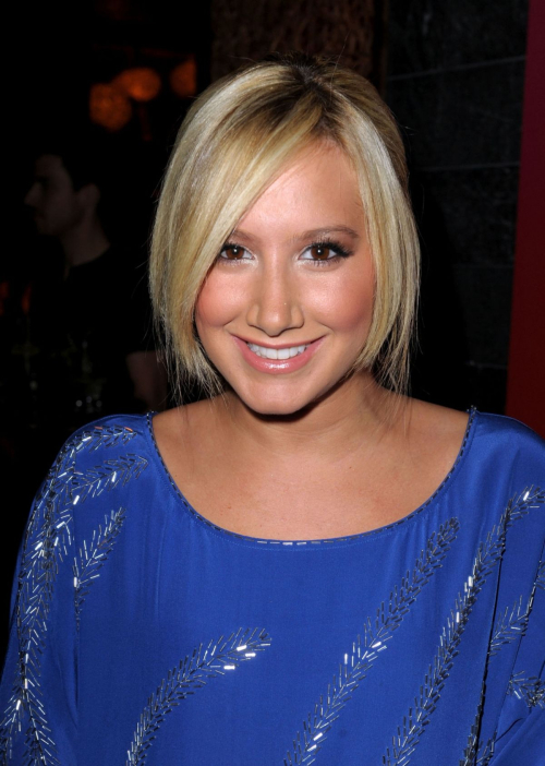 Ashley Tisdale at Golden Globe Party Young Hollywood, 2009 5