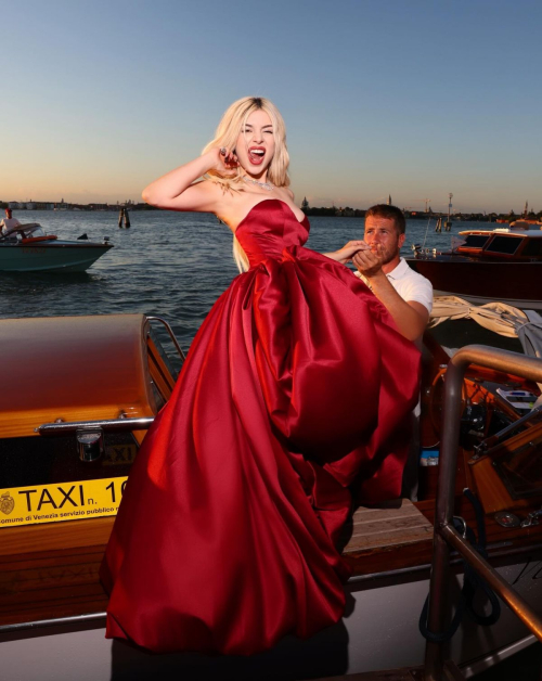 Ava Max at a Photoshoot – Venice Film Festival 2025 1