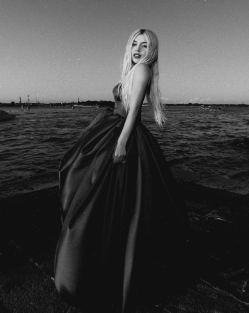Ava Max at a Photoshoot – Venice Film Festival 2025 2