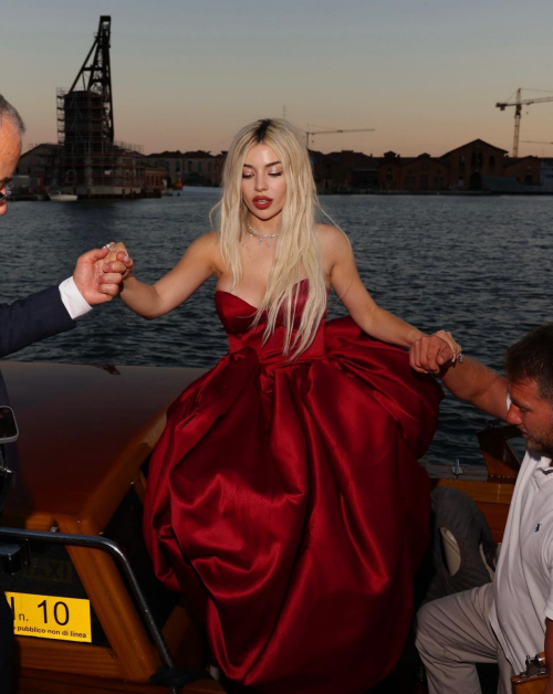 Ava Max at a Photoshoot – Venice Film Festival 2025 5