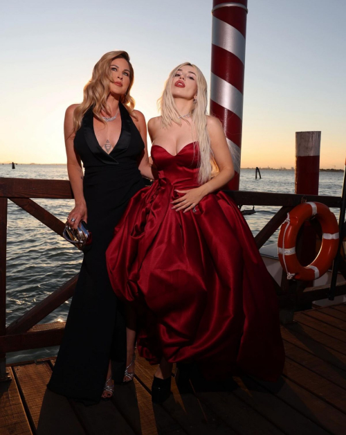 Ava Max at a Photoshoot – Venice Film Festival 2025 7