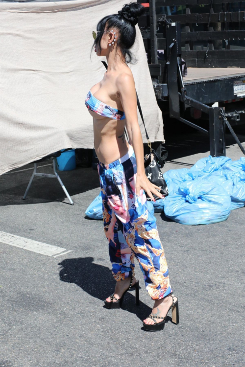 Bai Ling Shopping at Studio City Farmers Market, Sep 2025 1