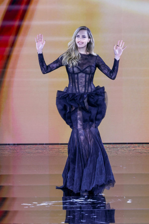 Cara Delevingne Leaves Louis Vuitton Private Party Caviar Kaspia Paris, September 2025 5