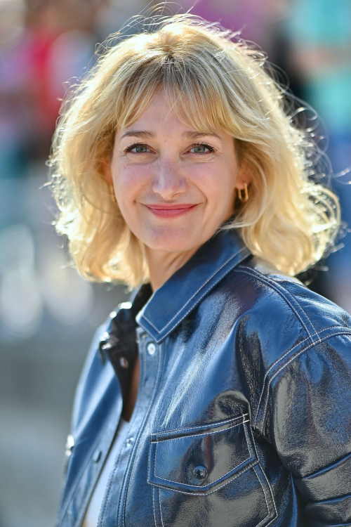 Caroline Anglade at Parfum du Bonheur photocall La Rochelle Festival, September 2025 6