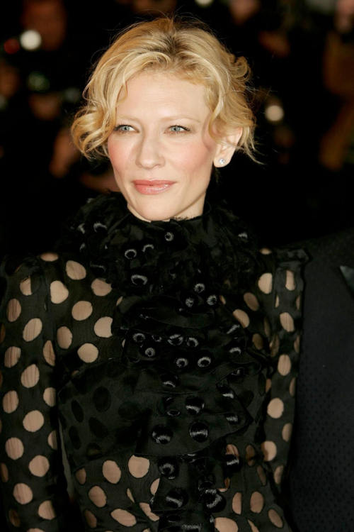 Cate Blanchett at Aviator Premiere Odeon West End London, 2004