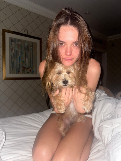 Charlotte Lawrence instagram photos, September 2025