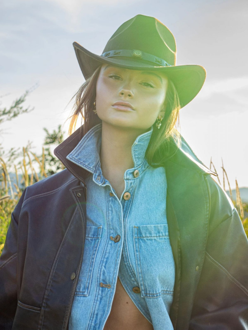 Chelsea Mayer instagram photos, September 2025