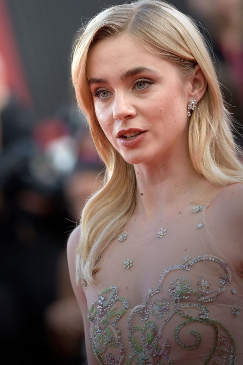 Clara Galle at Frankenstein Premiere – Venice Film Festival 2025 3