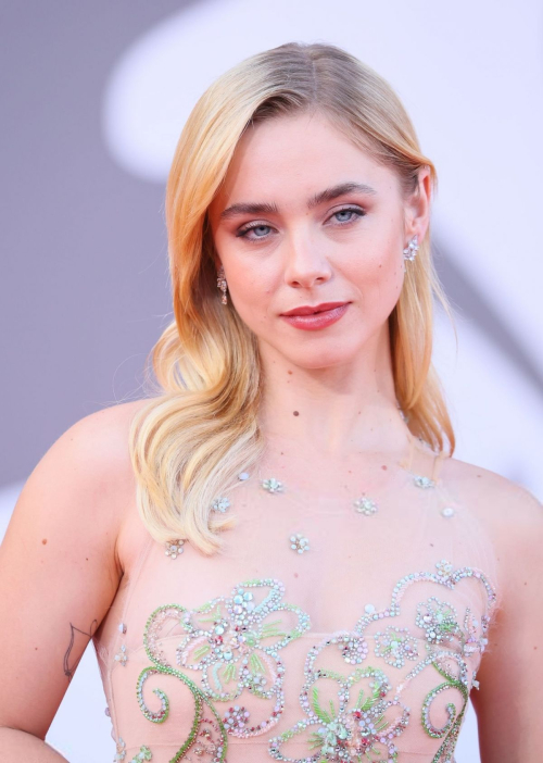 Clara Galle at Frankenstein Premiere – Venice Film Festival 2025 6
