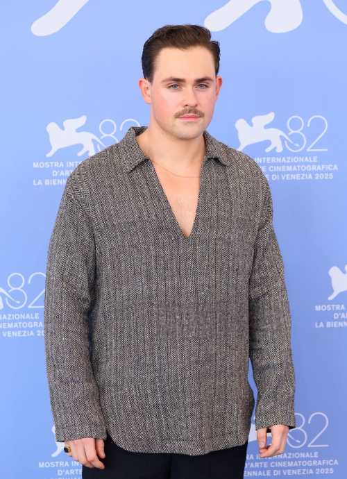 Dacre Montgomery at Dead Man’s Wire photocall Venice, September 2025 5