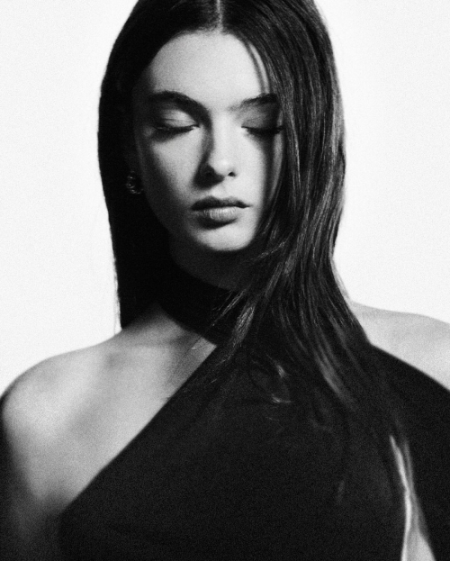 Deva Cassel Wearing Dior and Cartier, 2025 3