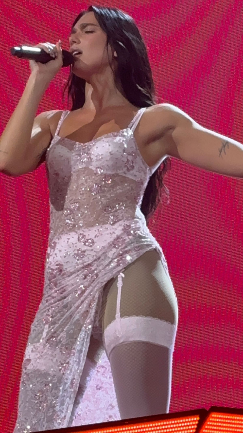 Dua Lipa performs Radical Optimism Tour Chicago, September 2025 9