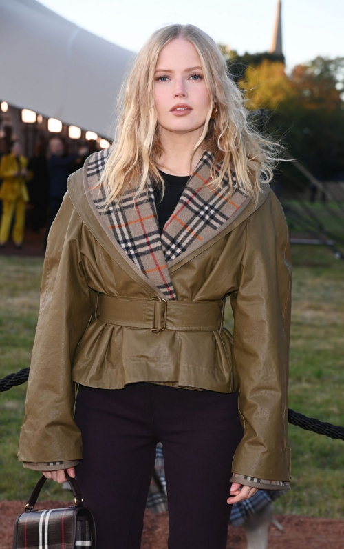 Ellie Bamber at Burberry show LFW, September 2025 4