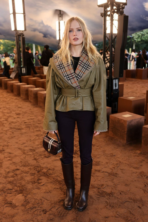 Ellie Bamber at Burberry show LFW, September 2025 6
