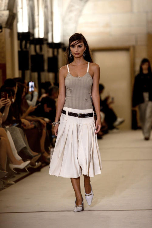 Emily Ratajkowski Walks Runway at Tory Burch NYFW, September 2025 2