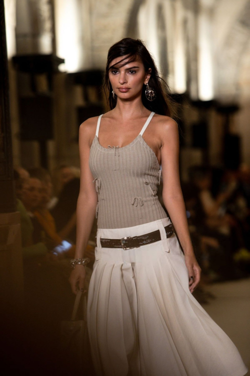 Emily Ratajkowski Walks Runway at Tory Burch NYFW, September 2025 3
