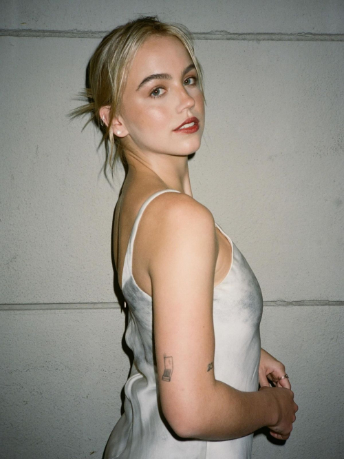 Emma Brooks at Photoshoot, September 2025 4