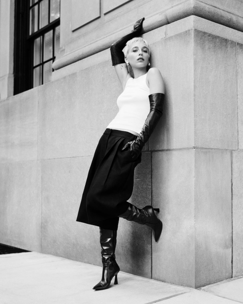Emma Chamberlain for Stuart Weitzman Fall Campaign, September 2025 4
