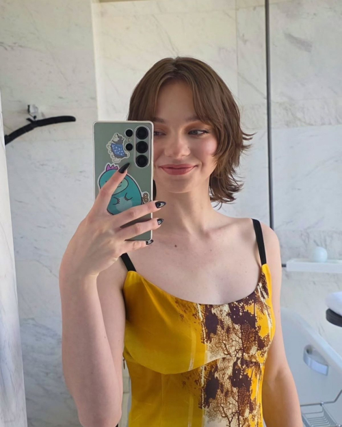 Emma Myers looks cute in Instagram photos, September 2025