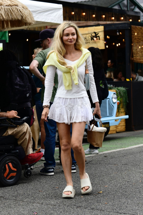 Gia Skova Out at Montana Avenue Art Walk Santa Monica, September 2025 2