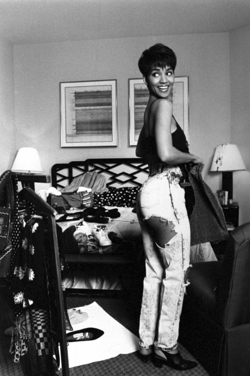 Halle Berry photoshoot, 1992 2