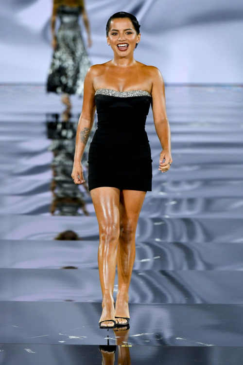 Isabela Merced at Le Defile You’re Worth It L’Oreal Paris Show, September 2025 4