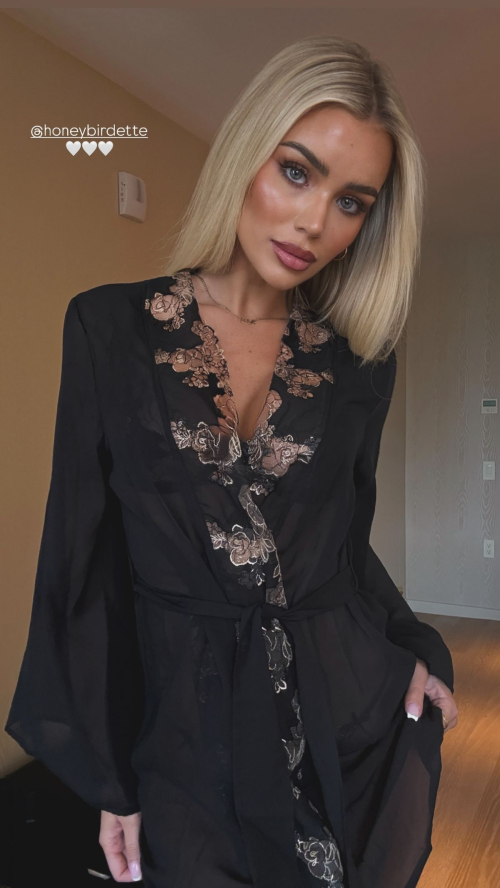 Julia Cavanagh Instagram Photos, September 2025 4