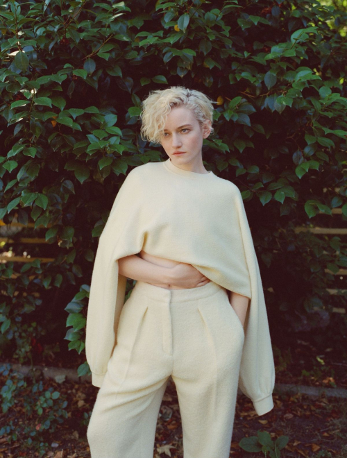 Julia Garner Pop Magazine Issue 53, September 2025 3