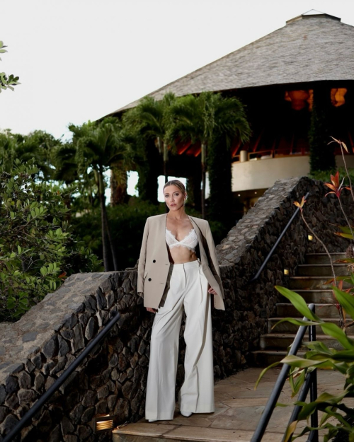 Katie Cassidy instagram photos, September 2025