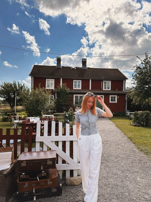 Larissa Optiz stuns in Instagram photos, September 2025 9