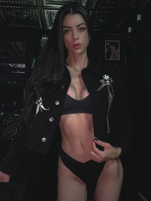 Leeanna Vamp instagram photos, September 2025