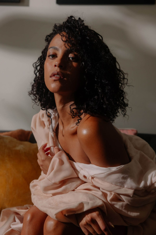 Lou Llobell Italian Reve, September 2025