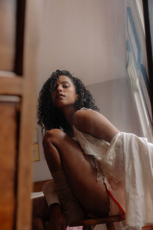 Lou Llobell Italian Reve, September 2025 3