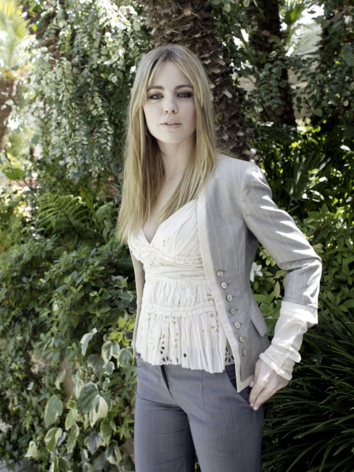 Melissa George at The Amityville Horror Press Conference Hollywood, 2005 4