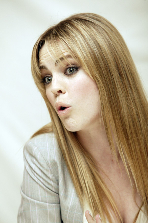 Melissa George at The Amityville Horror Press Conference Hollywood, 2005 6