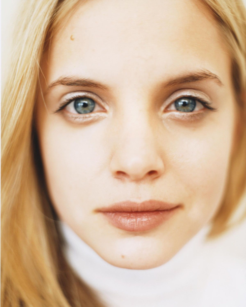 Mena Suvari at Photoshoot, 1999 2
