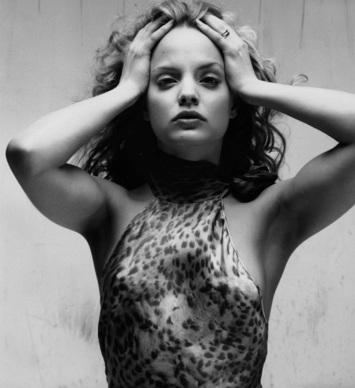 Mena Suvari Movieline, 2000 1