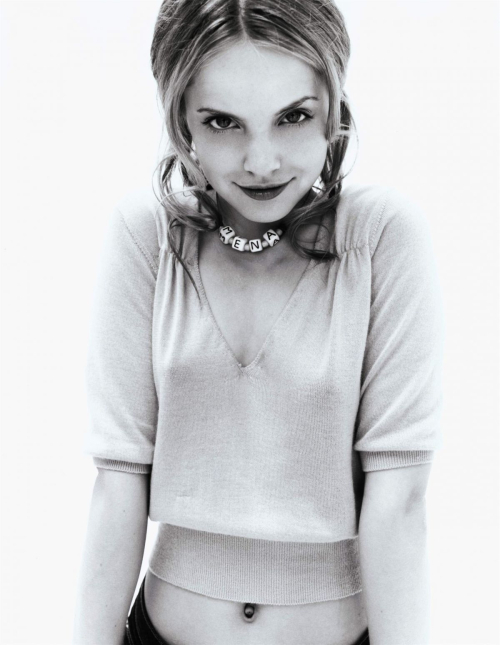 Mena Suvari photoshoot, 2002 1