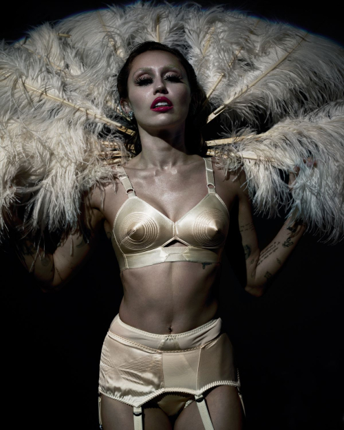 Miley Cyrus for CR Fashion Book, October 2025 13