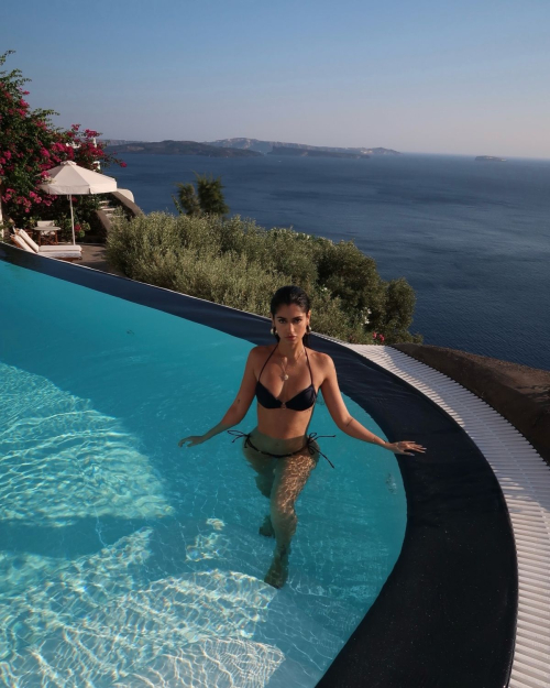 Naaz Torbati Instagram Photos, September 2025 1
