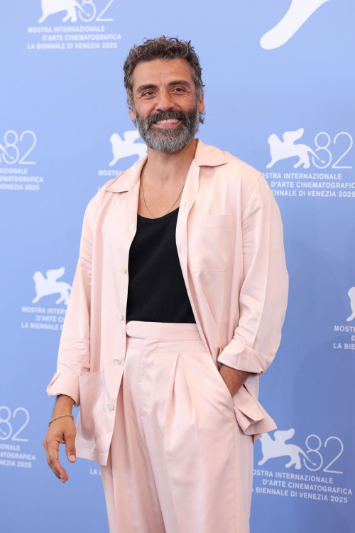 Oscar Isaac In The Hand Of Dante photocall Venice, September 2025 3