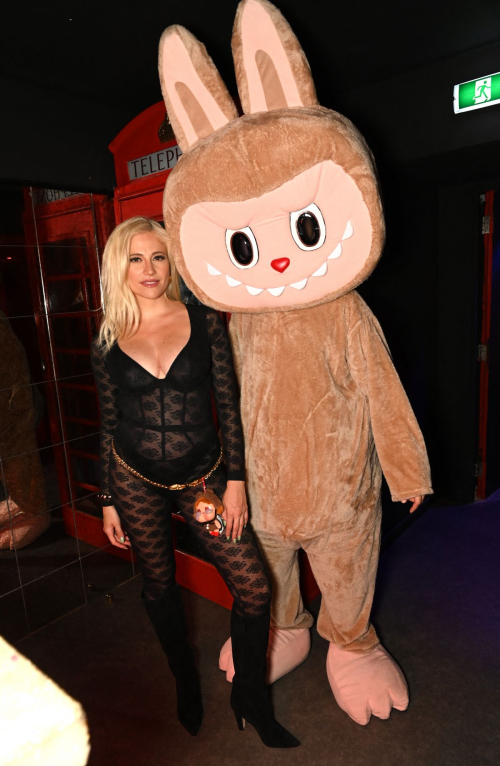 Pixie Lott hosting Pop-up Concert for Labubu Fans, London, August 2025 4