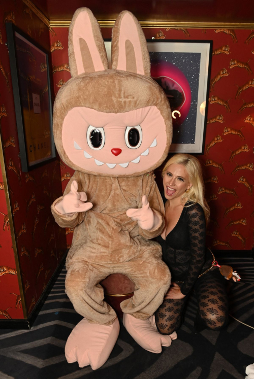 Pixie Lott hosting Pop-up Concert for Labubu Fans, London, August 2025 5