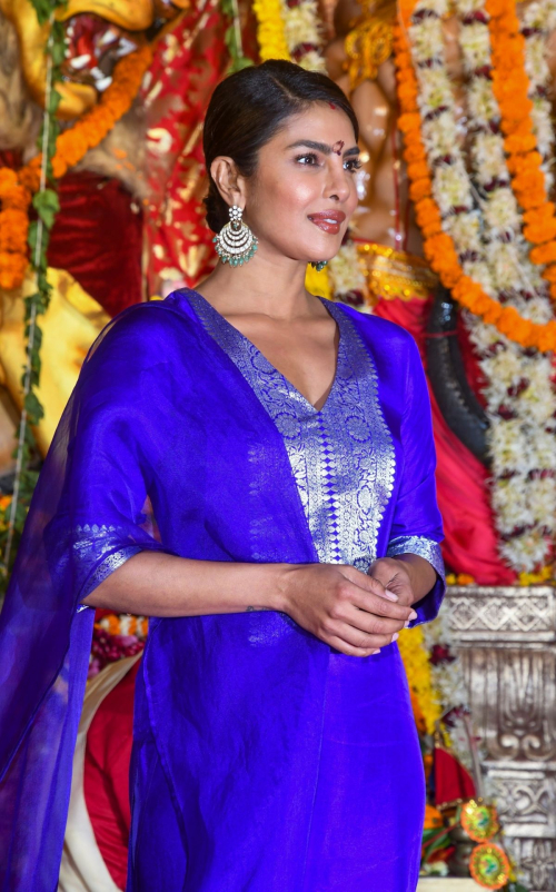 Priyanka Chopra in Traditional Attire Durga Puja Mumbai, September 2025 4