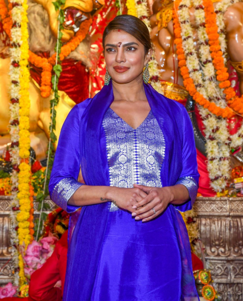 Priyanka Chopra in Traditional Attire Durga Puja Mumbai, September 2025 6