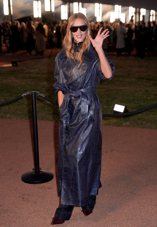Rosie Huntington-Whiteley at Burberry SS26 fashion show LFW, September 2025 1