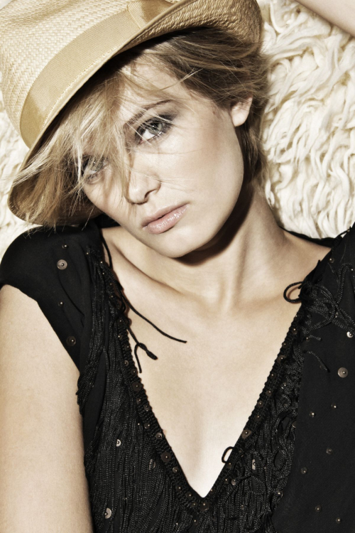 Sara Paxton for No Magazine, 2009 5