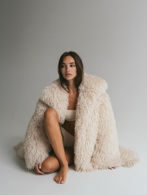 Sophie Rothschild poses in Instagram photos, September 2025 1